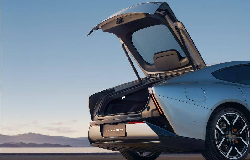 電動(dòng)轎跑再進(jìn)化,全新小鵬P7藏著多少新花樣?