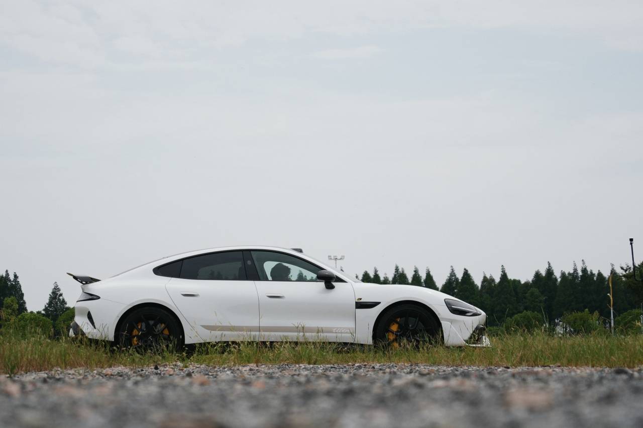 獨立試駕小米SU7 Ultra:你能買到的“最快車”