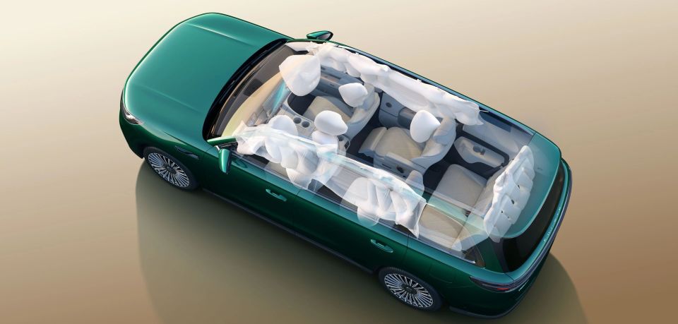 風(fēng)云T11起售價(jià)17.99萬(wàn),用四驅(qū)打競(jìng)品激光雷達(dá),或是奇瑞勝負(fù)手 圖片