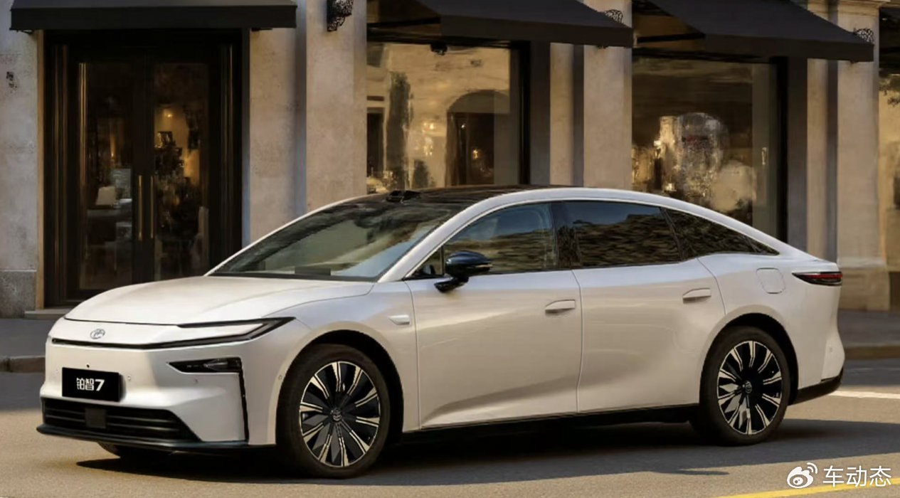 豐田鉑智7亮相廣州車展,鴻蒙座艙沒問題,就是有點晚