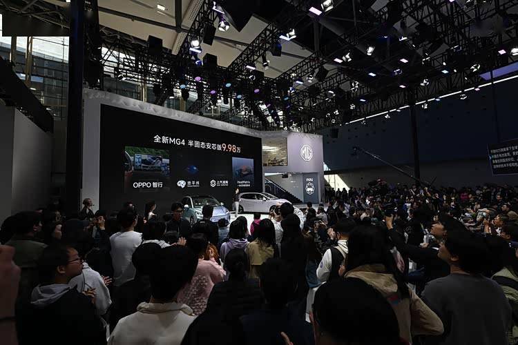 MG4半固態(tài)安芯版亮相:技術(shù)普惠破局,10萬級(jí)純電安全新標(biāo)桿