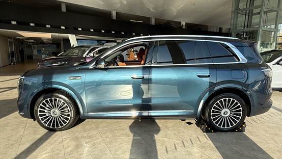 從寶馬5系車主到新勢力買家:問界M8、嵐圖泰山、智己LS9硬核橫評