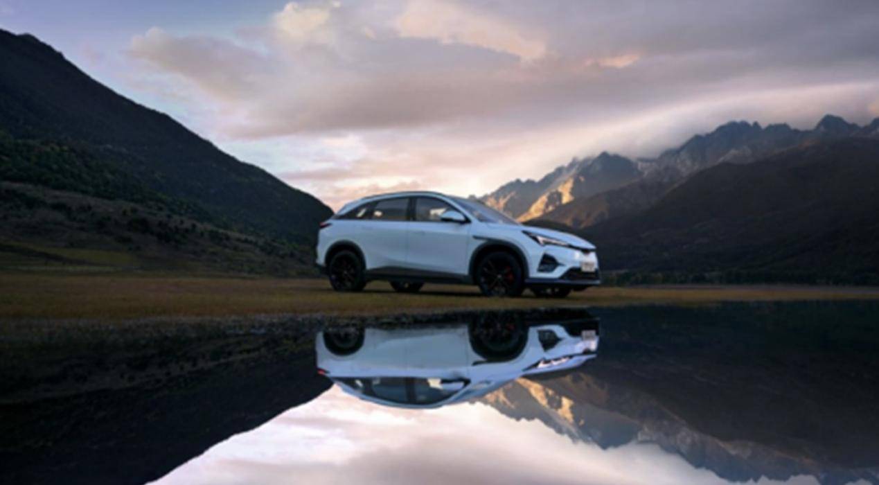 1215公里續(xù)航+10分鐘快充,極狐全新阿爾法T5告別里程慌