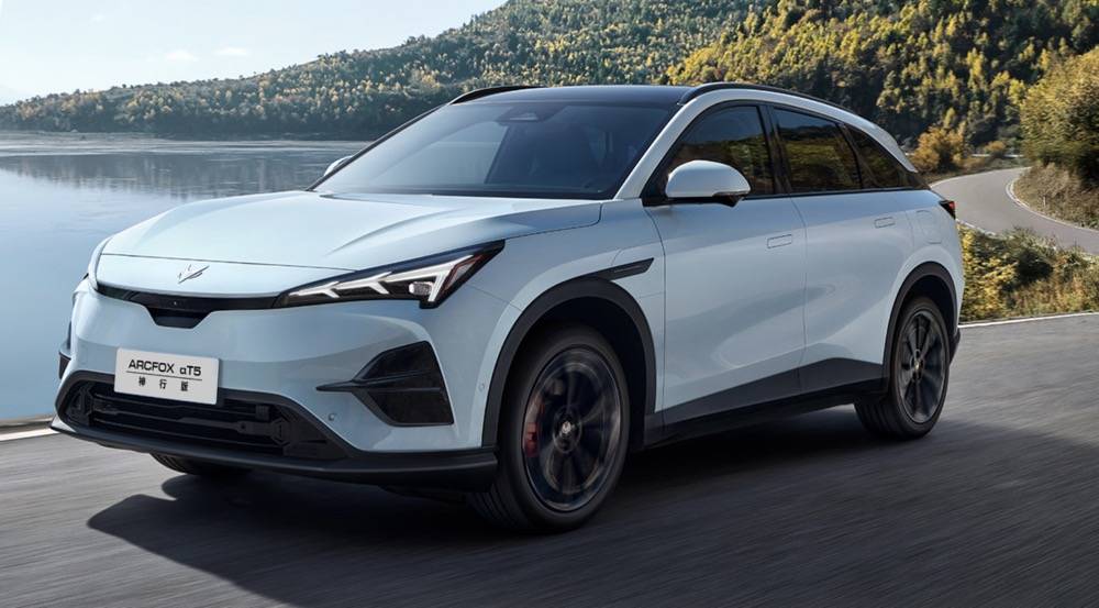 1215公里續(xù)航+10分鐘快充,極狐全新阿爾法T5告別里程慌