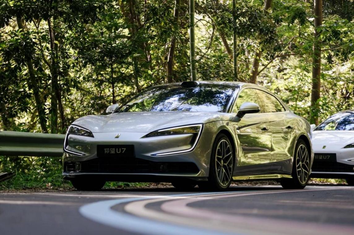 快得從容,穩得優雅,仰望U7以技術底蘊打造“自在掌控”駕馭基石