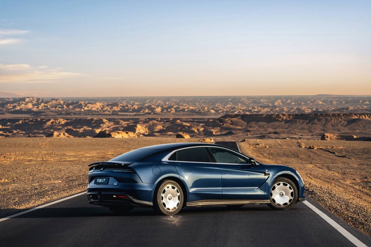 快得從容,穩得優雅,仰望U7以技術底蘊打造“自在掌控”駕馭基石