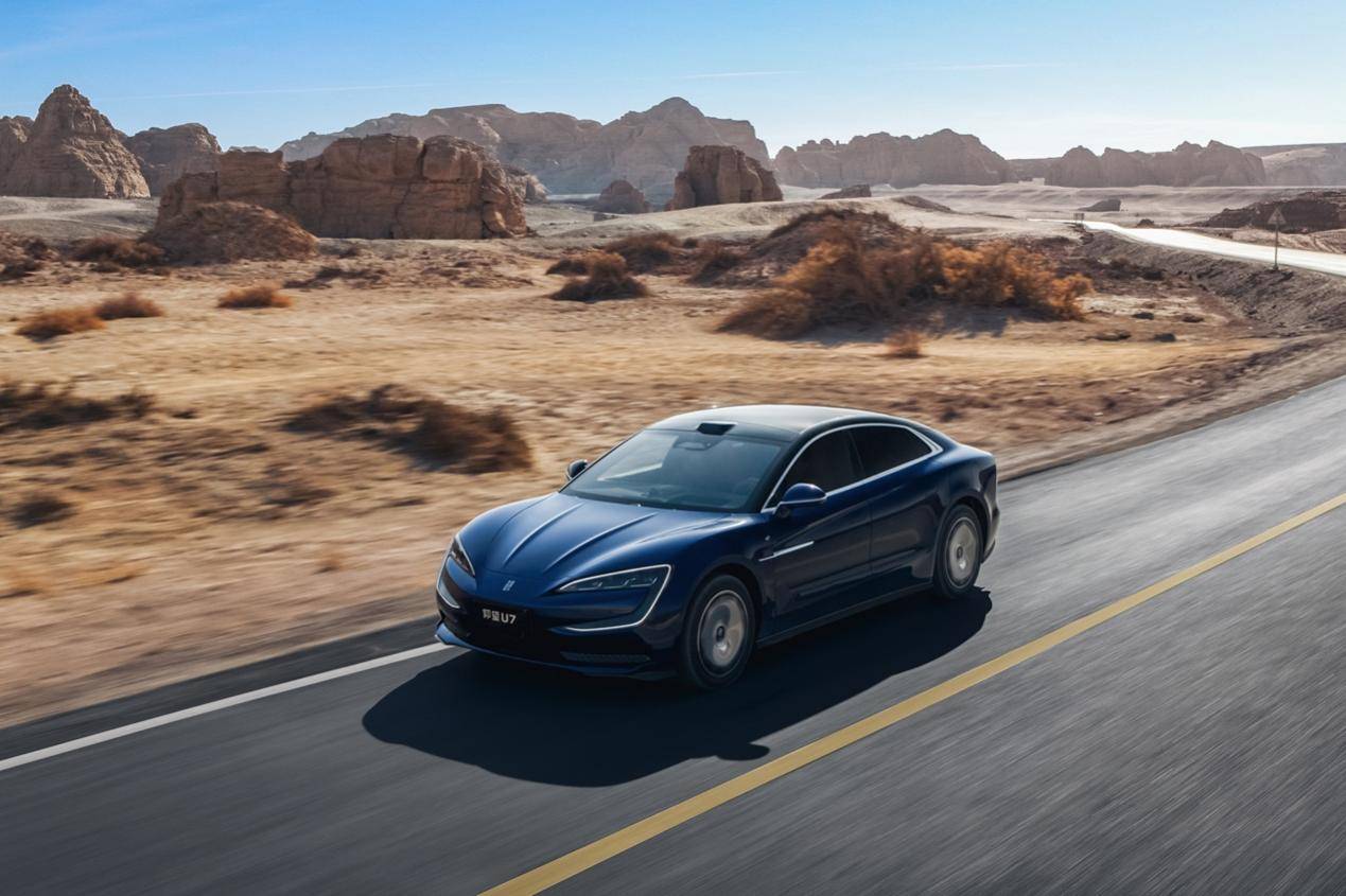 快得從容,穩得優雅,仰望U7以技術底蘊打造“自在掌控”駕馭基石
